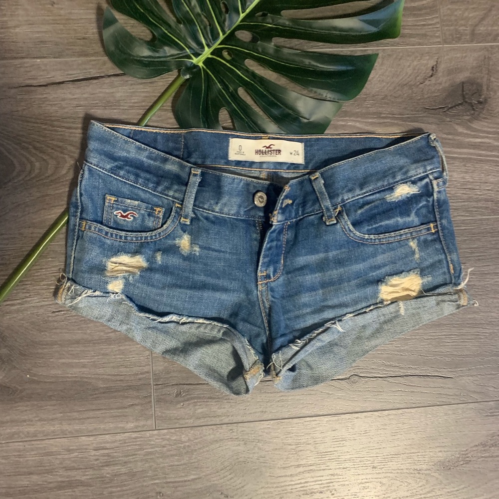 Hollister Jean short is size 24